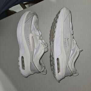 Woman's Nike air max bliss lx Summit White Size 9